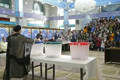 تصاویری متفاوت از رای دادن ابراهیم رئیسی