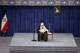 رهبر انقلاب:کشف حجاب حرام شرعی و سیاسی است