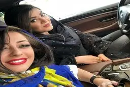 تیپ سرخ پوستی و جالب نفیسه روشن در کنار دو مرد+عکس