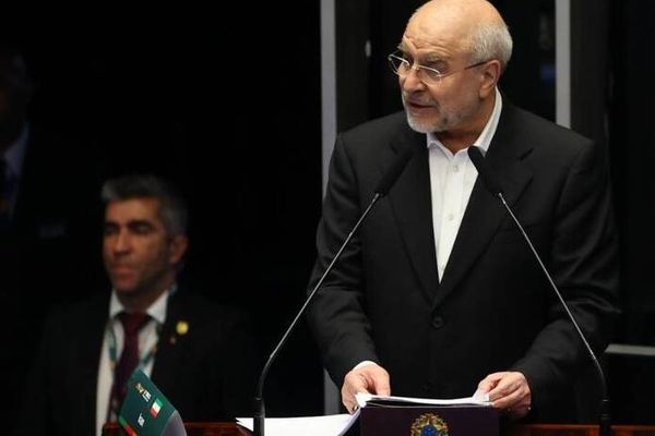 روزنامه جمهوری اسلامی : قالیباف دنبال کاپیتولاسیون چینی و روسی است