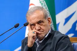 برگزاری نشست ویژه ستاد مدیریت بحران بندرعباس با حضور پزشکیان