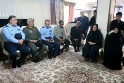 دیدار امیرسرتیپ واحدی با خانواده شهدای خلبان سانحه بالگرد رئیس‌جمهور