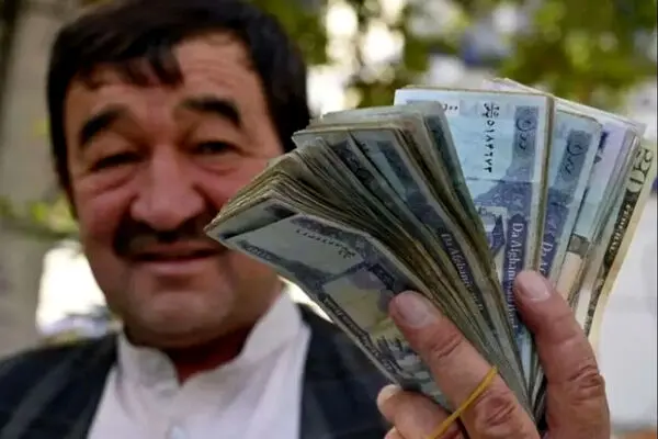 هشدار به همتی ، رکورد تاریخی ریزش ارزش ریال در مقابل افغانی