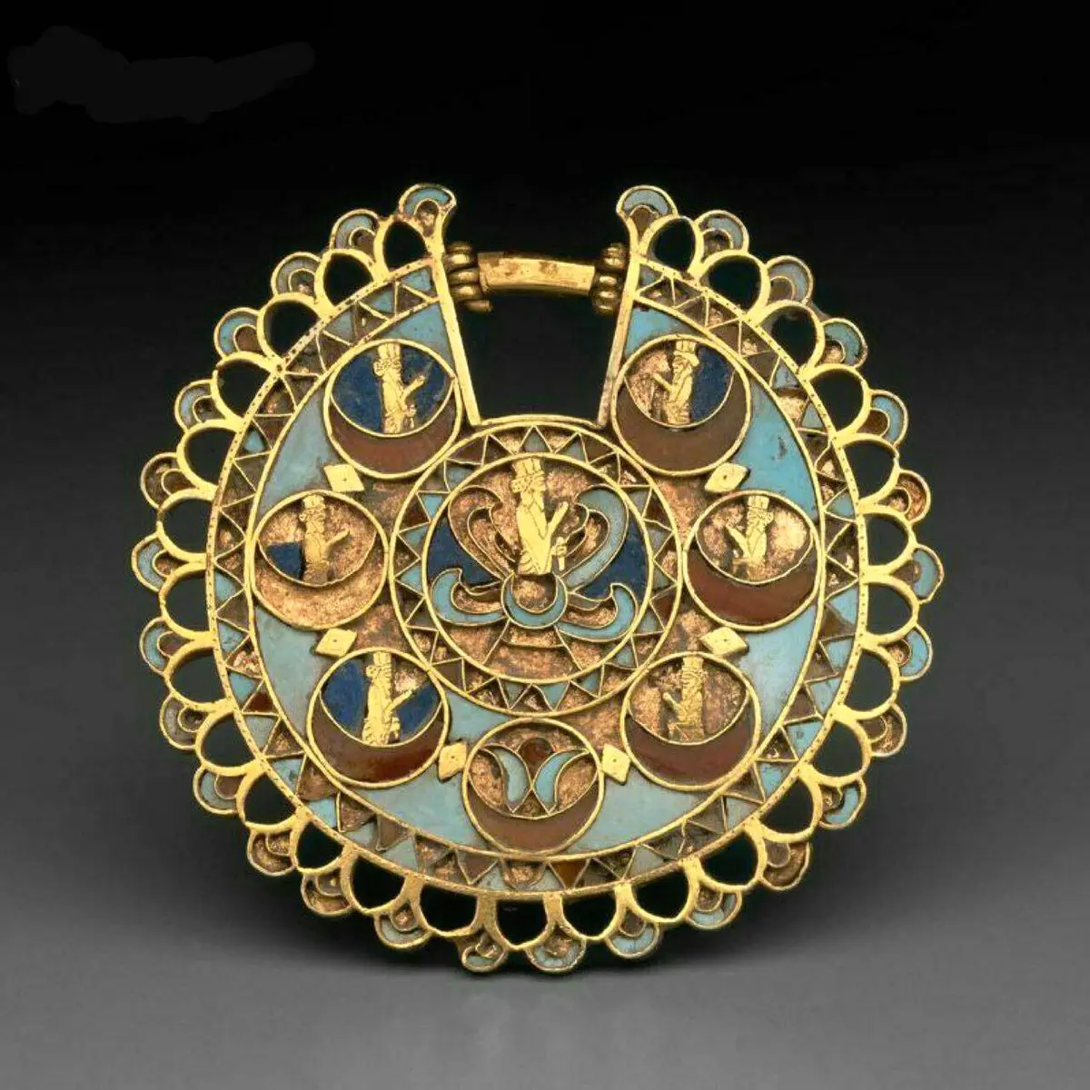 عكس: گوشواره طلایی دوره هخامنشی