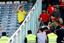 حمله هوادار مسجد سلیمانی با چاقو به هواداران پرسپولیس/عکس