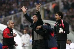 شادی وصف ناپذیر علی دایی پس از بردن استقلال+ عکس