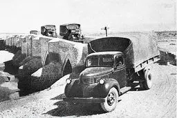 کامیون‌های ارتش آمریکا در خاک ایران/عکس