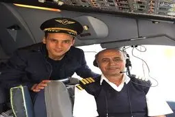 مهاجم استقلال با کلاه  خلبانی/ عکس