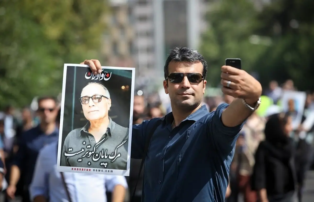 عکس | سلفی با عکس کیارستمی