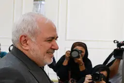 گزارش توئیتری وزیر خارجه ایران از کویت / ظریف: دیپلماسی فعال ما ادامه دارد