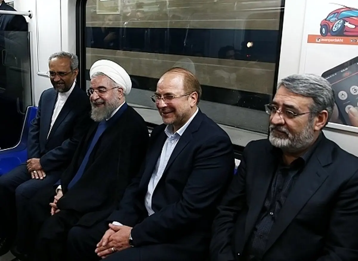 تصویری از لبخند روحانی و رقیب انتخاباتی اش