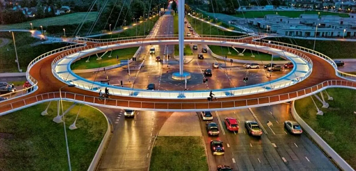 تصویر پلی بسیار زیبا که تنها مسیر عبور و مرور دوچرخه هاست