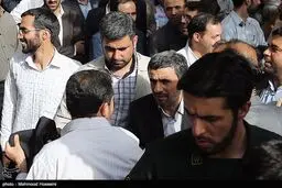 عکس/ محمود احمدی نژاد در مراسم تشییع 175 شهید غواص و 100 شهید گمنام