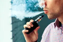آیا استفاده ازسیگارهای الکترونیکی از سیگار کشیدن سالم‌تر است؟