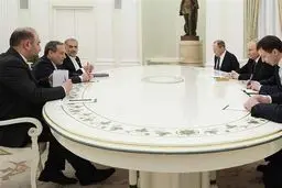  لحظه دیدار عراقچی با پوتین برای تحویل پیام رهبر انقلاب