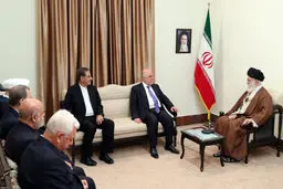 تصاویری از دیدار حیدر العبادی و هیات همراه با رهبر انقلاب