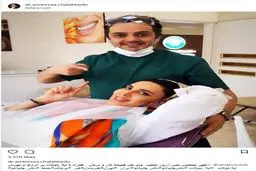 لیلا بلوکات بر روی صندلی دندانپزشکی