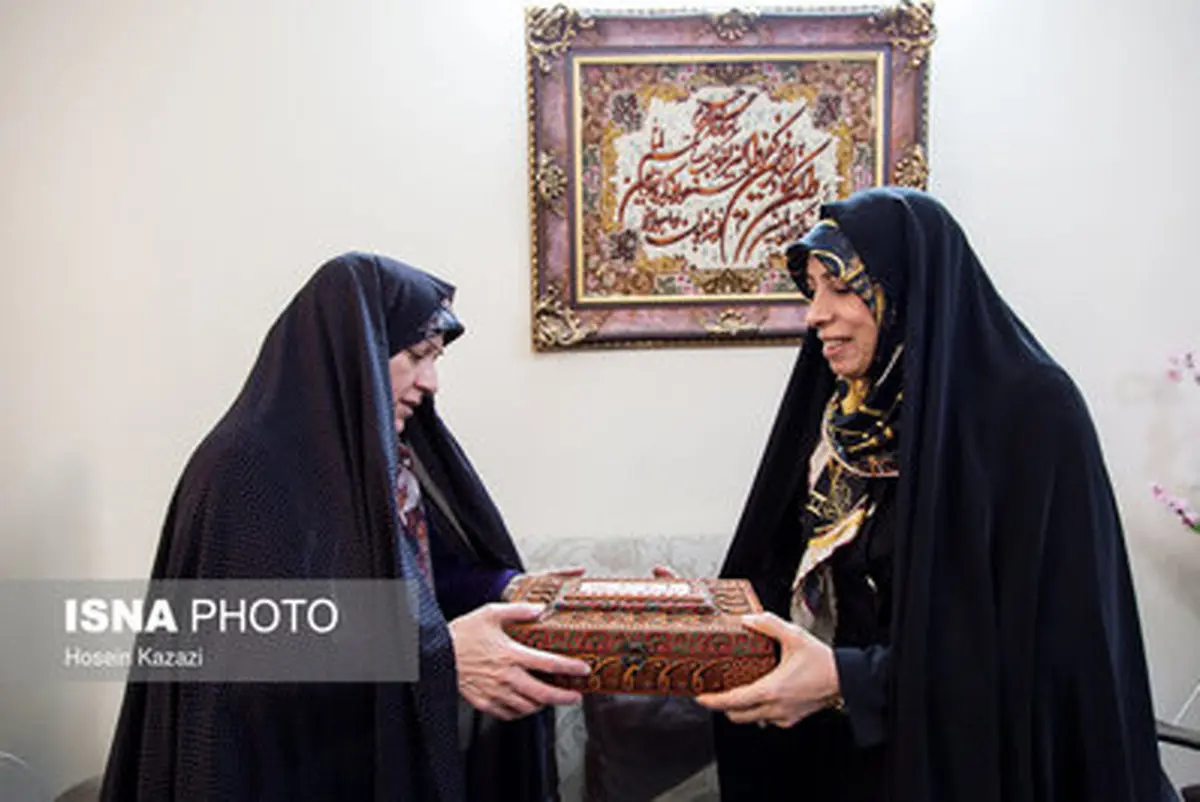 دیدار الهام امین زاده با خانواده یکی از آتش‌نشانان مفقود پلاسکو