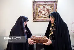 دیدار الهام امین زاده با خانواده یکی از آتش‌نشانان مفقود پلاسکو