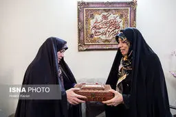 دیدار الهام امین زاده با خانواده یکی از آتش‌نشانان مفقود پلاسکو