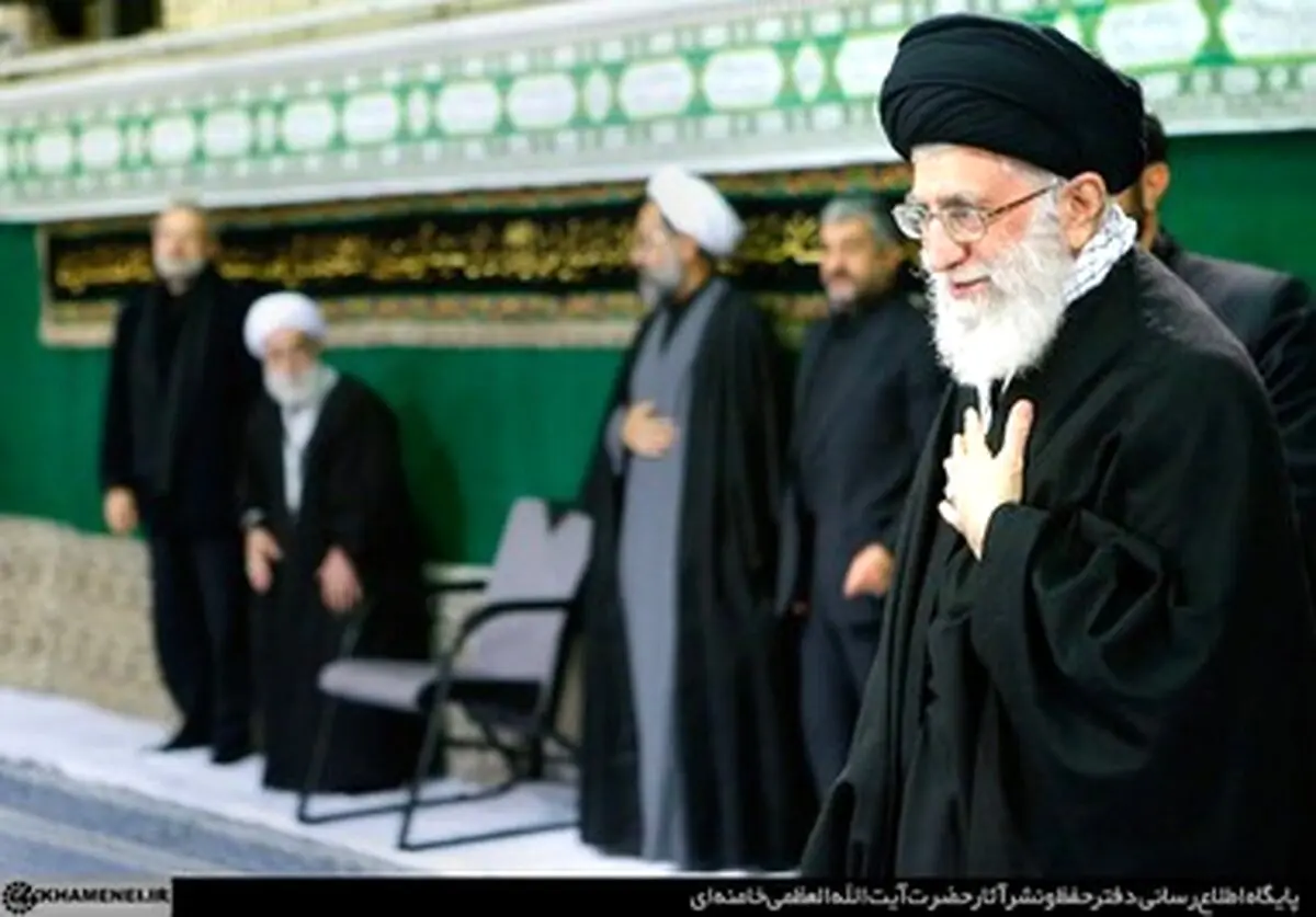 تصاویر آخرین شب عزاداری امام حسین با حضور مقام معظم رهبری