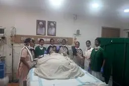 انتقال زن 500 کیلویی به هند/تصاویر