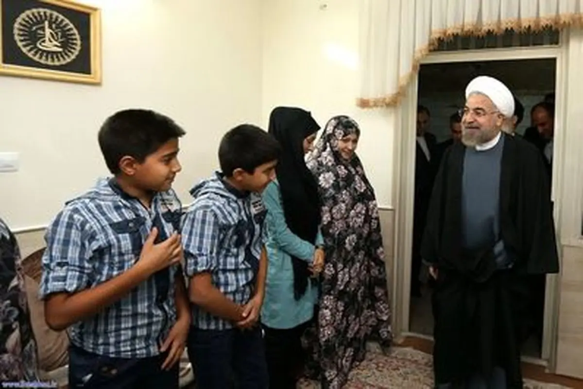 تصاویر دیدار  روحانی با جانباز سعدی آبادی فراهانی