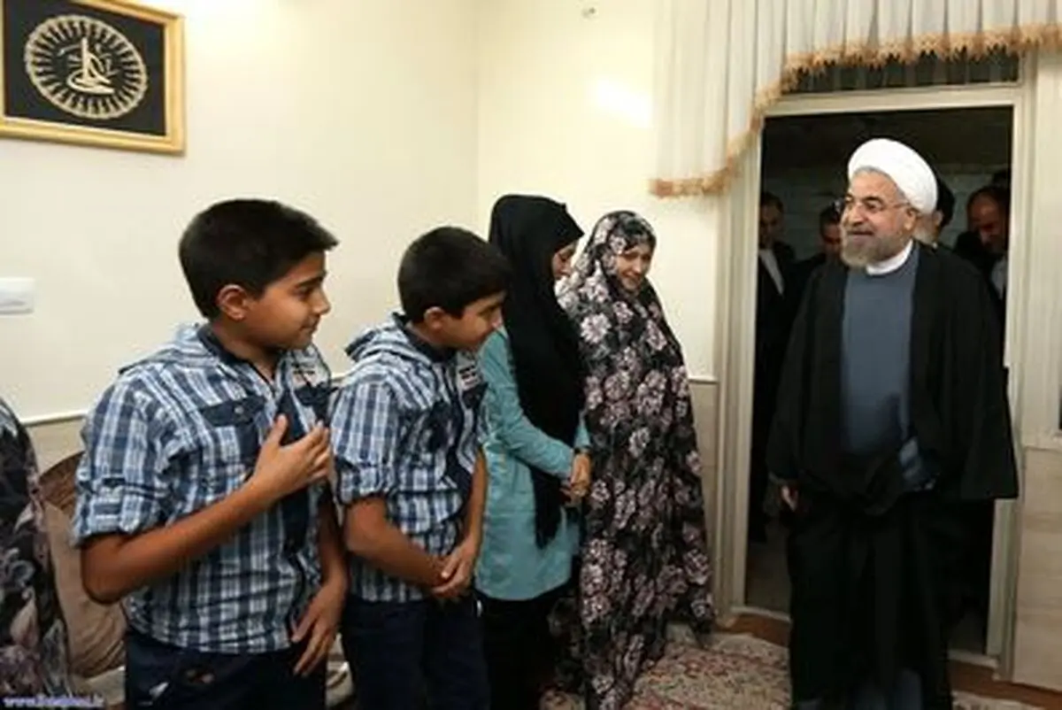 تصاویر دیدار  روحانی با جانباز سعدی آبادی فراهانی