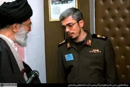 تصویر دیده نشده از سرلشکر باقری کنار رهبر انقلاب