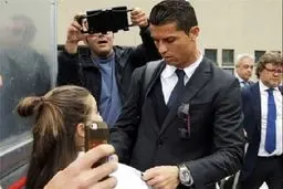 دختری که با گریه از رونالدو امضا گرفت+عکس‌