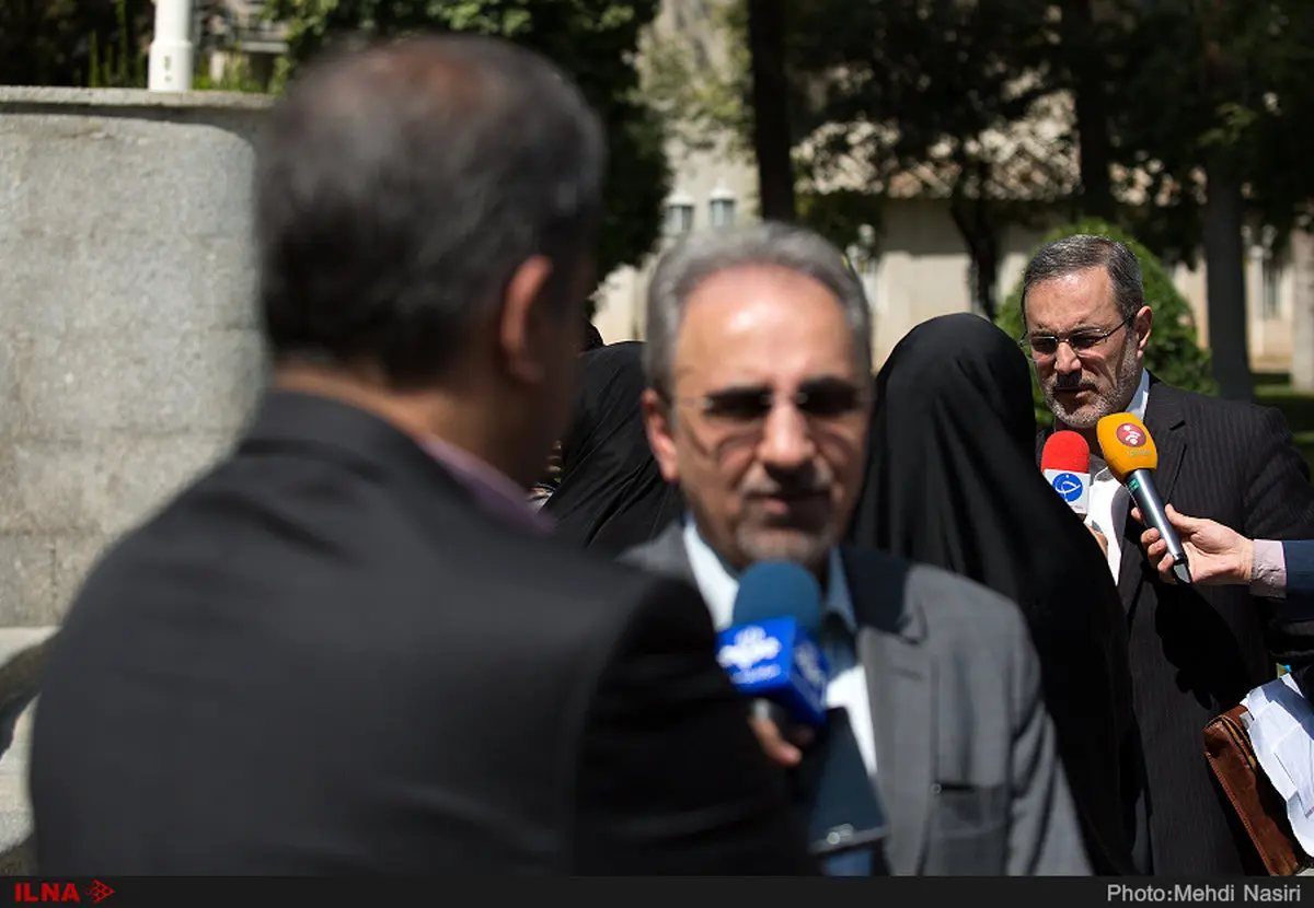 خبرنگاران و اعضای هیات دولت در یک قاب