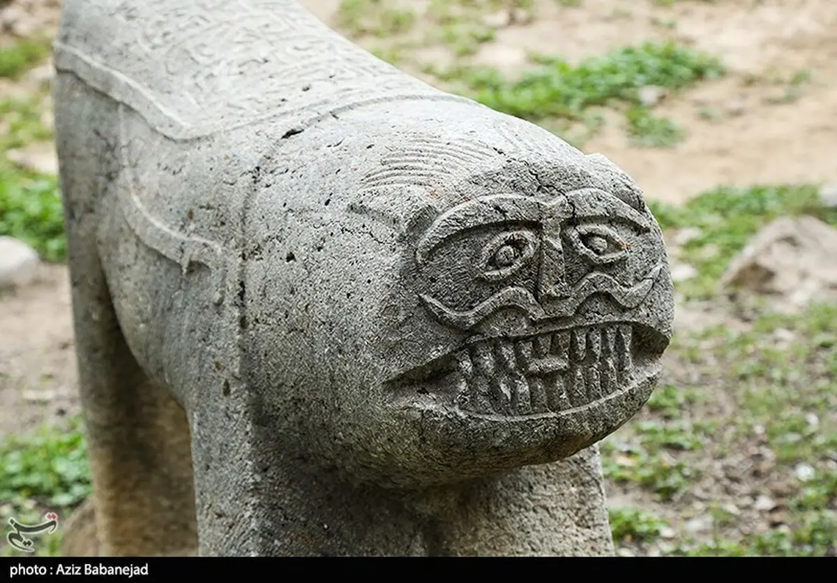 تصاویری از شمایل عجیب در گورستان کهن الیگودرز