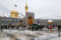 بارش برف در حرم رضوی/تصاویر