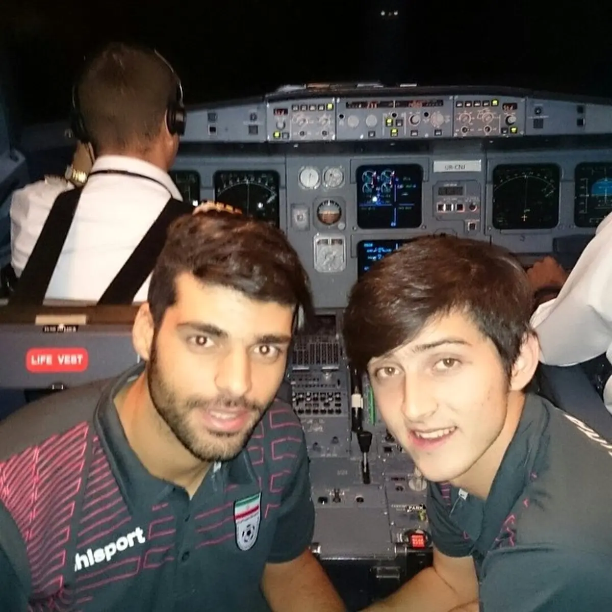 سردار آزمون و مهدی طارمی در کابین خلبان!