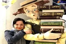 ژست جالب خانم بازیگر در کنار شخصیت های معروف کارتونی/عکس