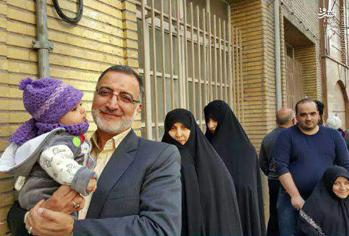 نماینده دلواپس در صف رای / عکس