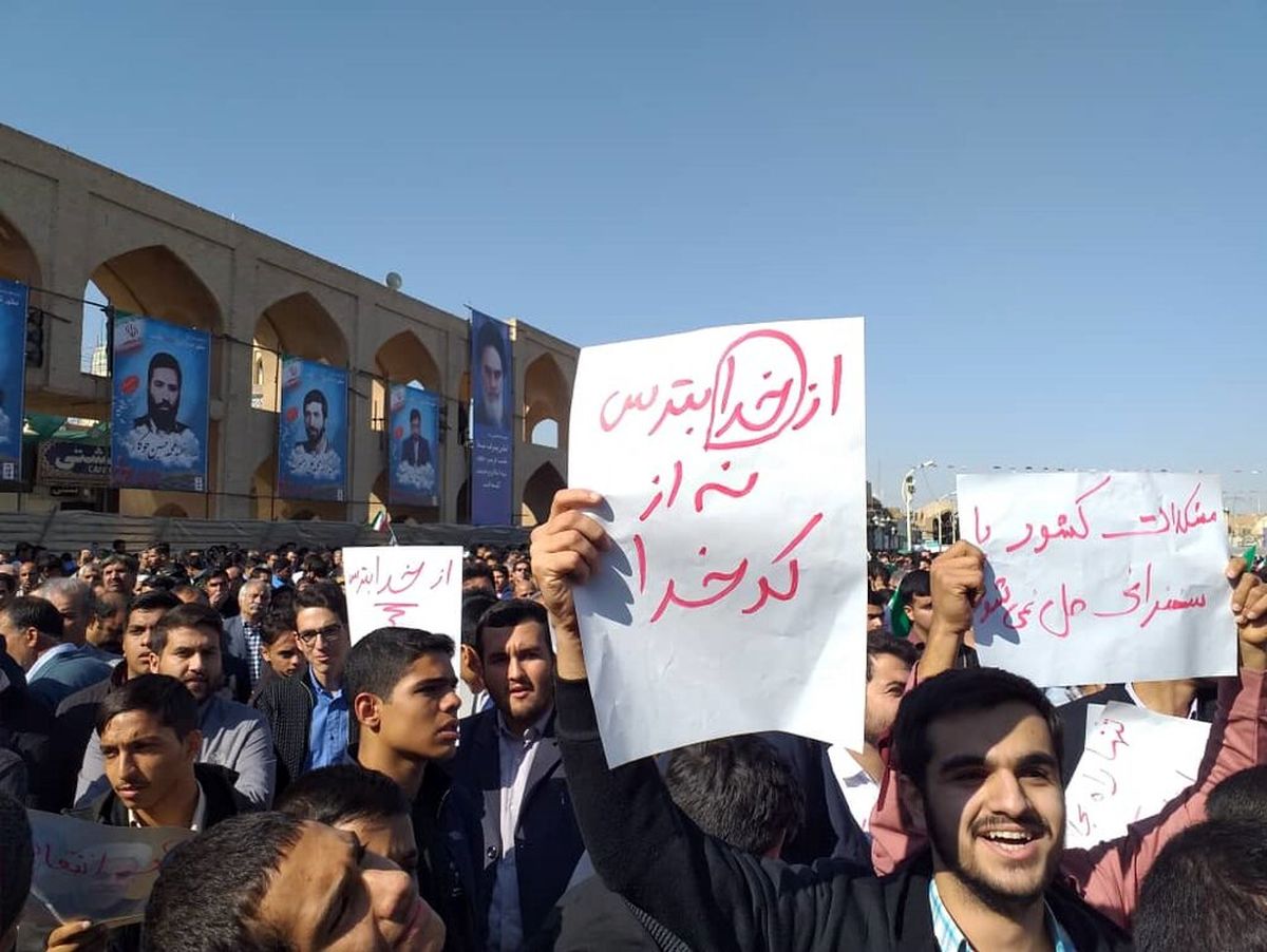 عکس / دستنوشته ای برای روحانی در سخنرانی دیروزش!