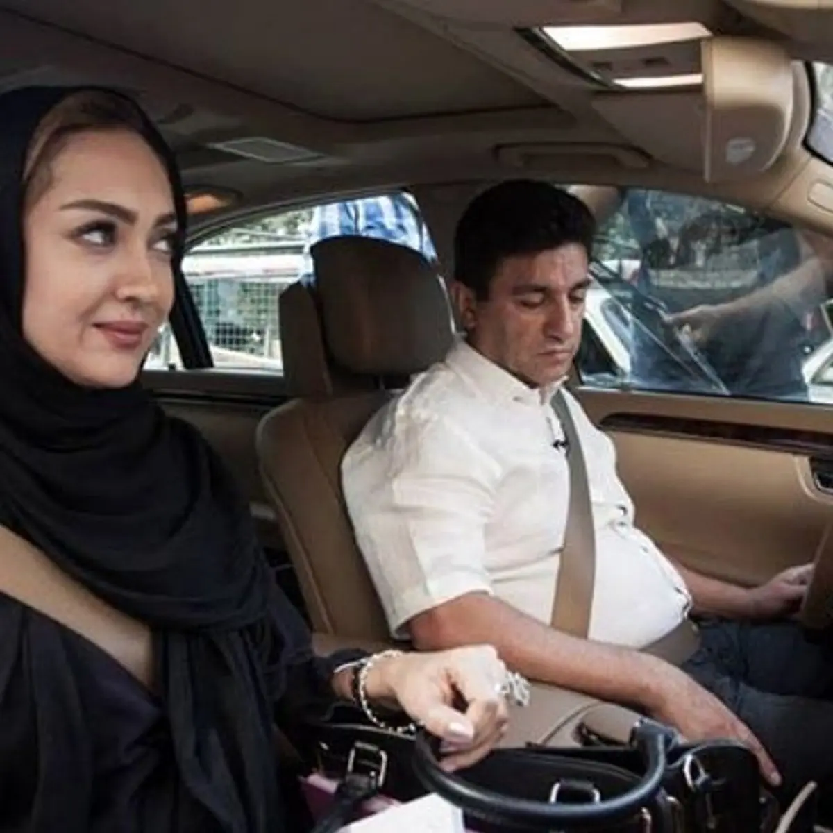 عکس / نیکی کریمی در ماشین امیر قلعه نویی