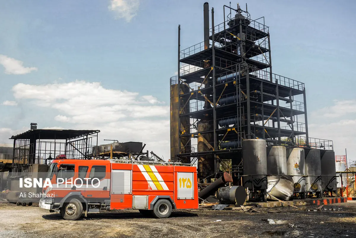 تصاویری از خسارت شدید آتش سوزی در کارخانه تولید مواد شیمیایی