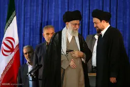 خوش‌وبش رهبری با سیدحسن آقا/ عکس