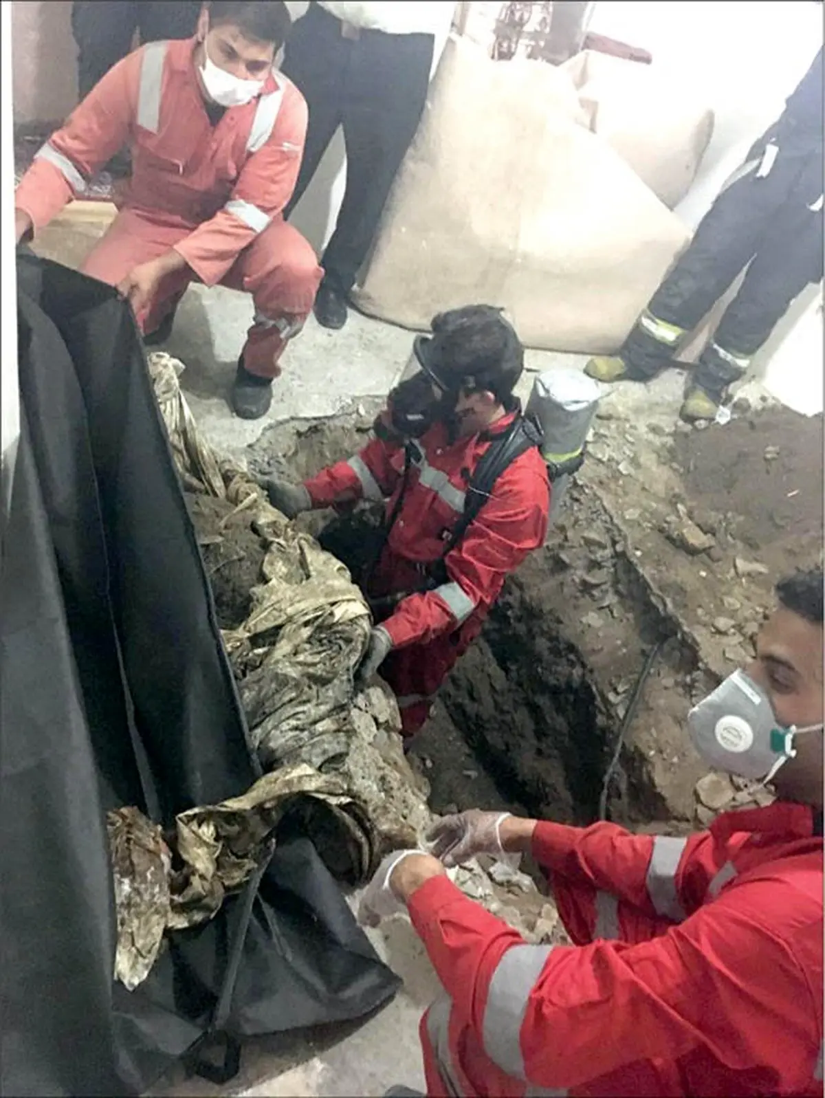 اعترافات هولناک زنی که با هم‌دستی جوان میوه‌فروش، شوهرش را کشت و کف اتاق دفن کرد