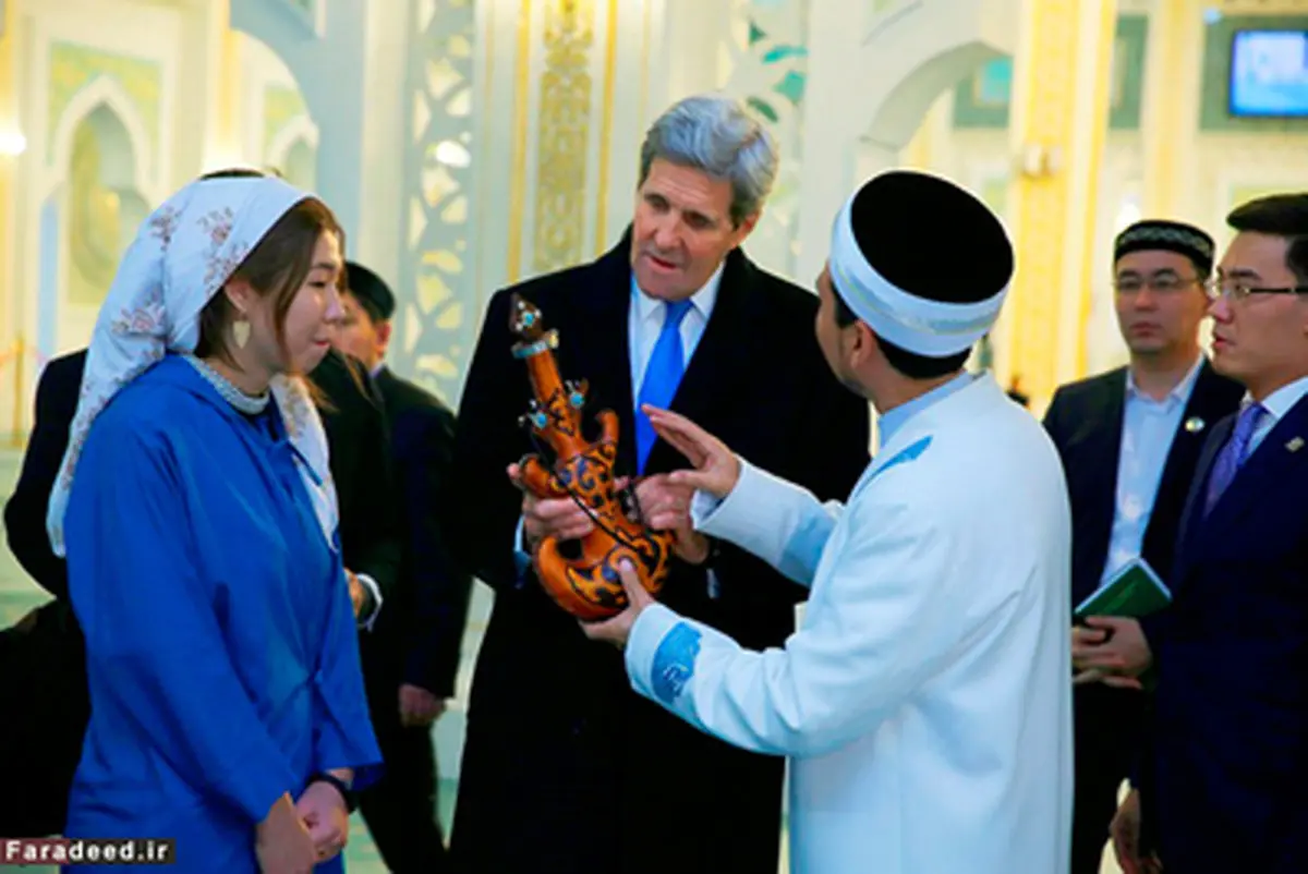 بازدید جان‌ کری از مسجد و قرآن تاریخی/ تصاویر