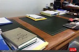 رئیس کل بانک مرکزی چه کتابی می خواند؟+عکس