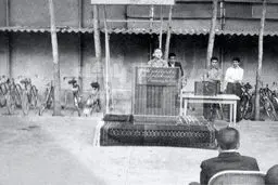 عکسی جالب از سخنرانی ظریف در 14سالگی!