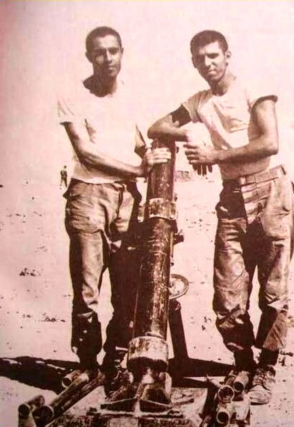 خسرو شکیبایی در دوران سربازی/عکس