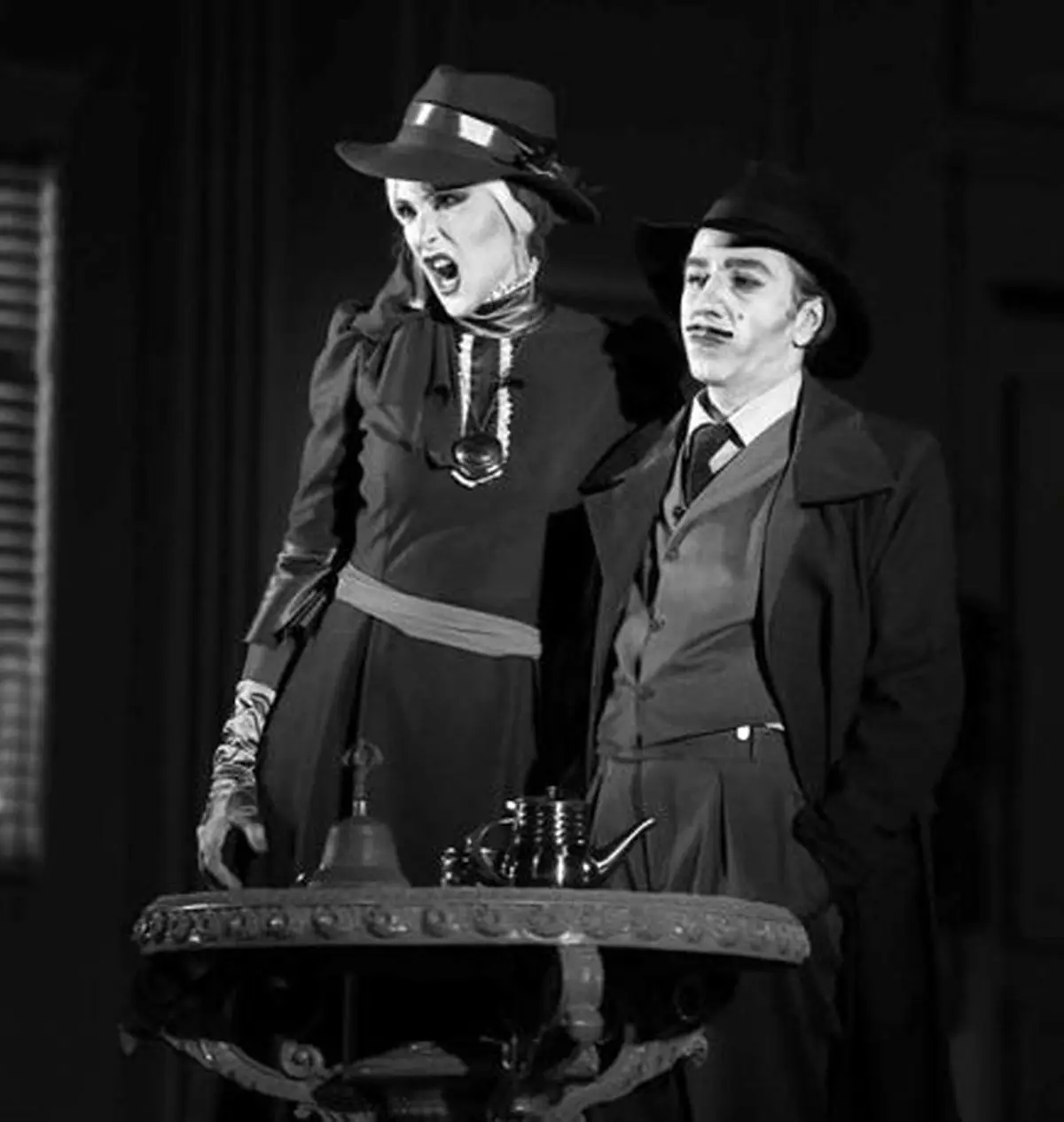 عکس هایی از چهره عجیب ویشکا آسایش در تئاتر جدیدش