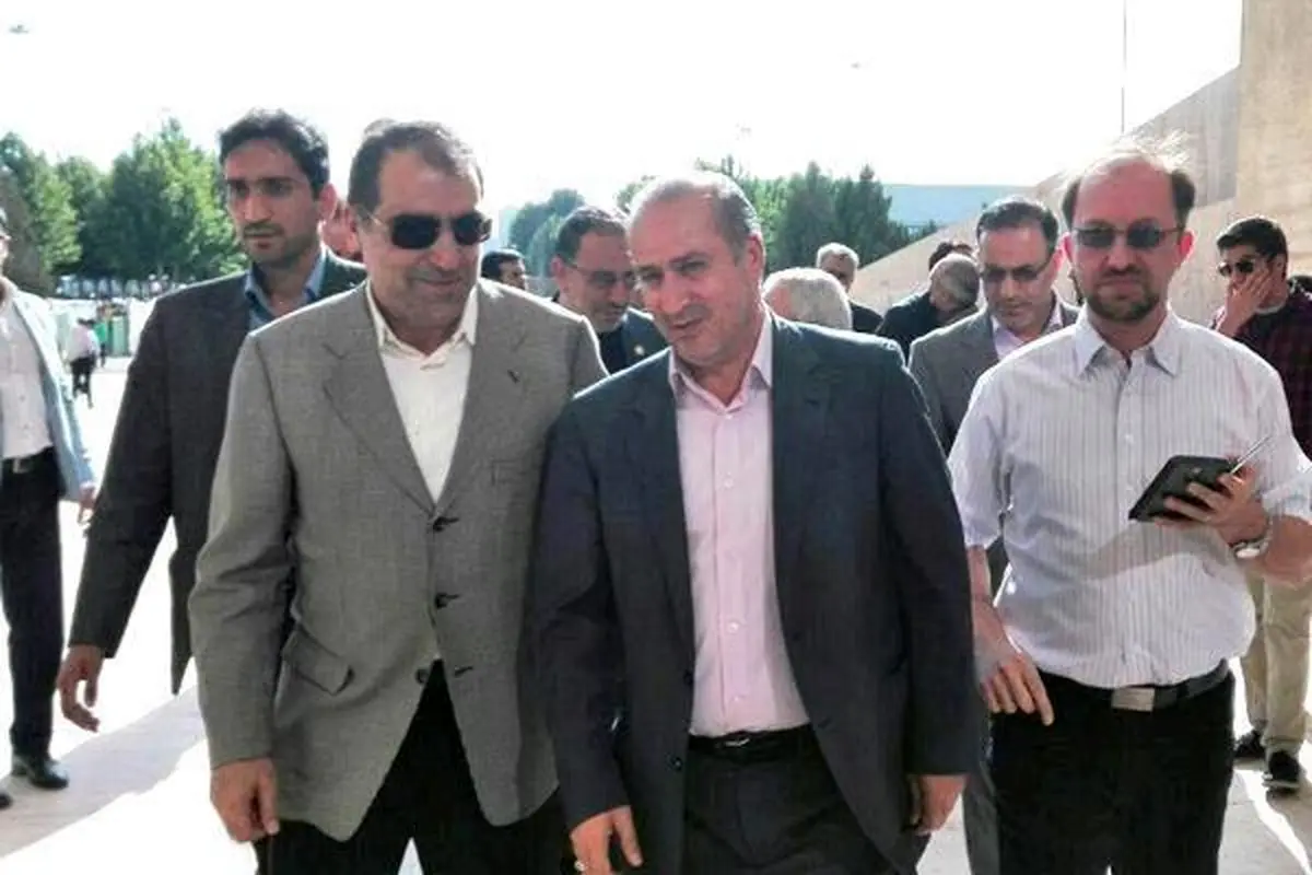 وزیر بهداشت در استادیوم آزادی/ عکس