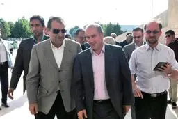 وزیر بهداشت در استادیوم آزادی/ عکس