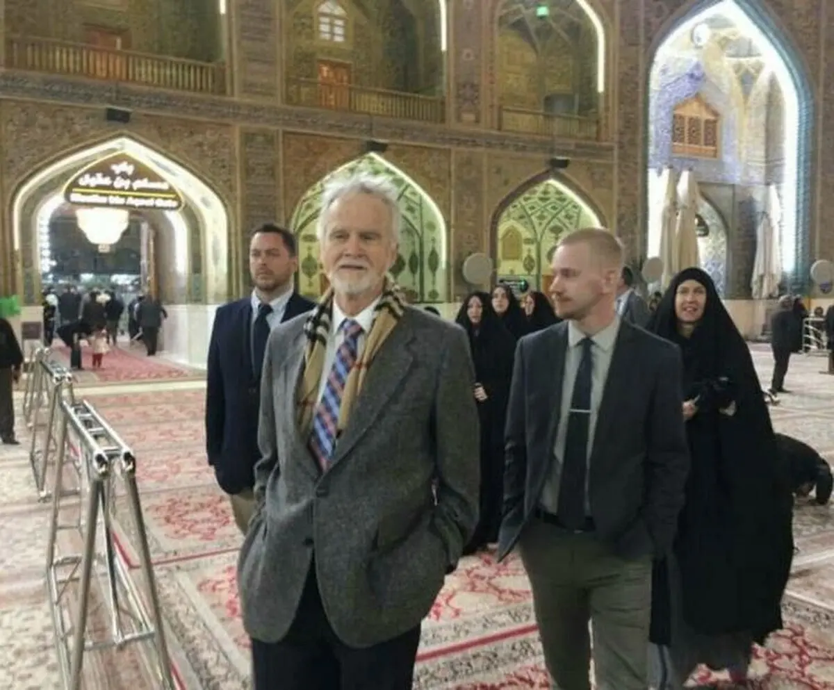 کانادایی ها در حرم امیرالمومنین(ع)/عکس