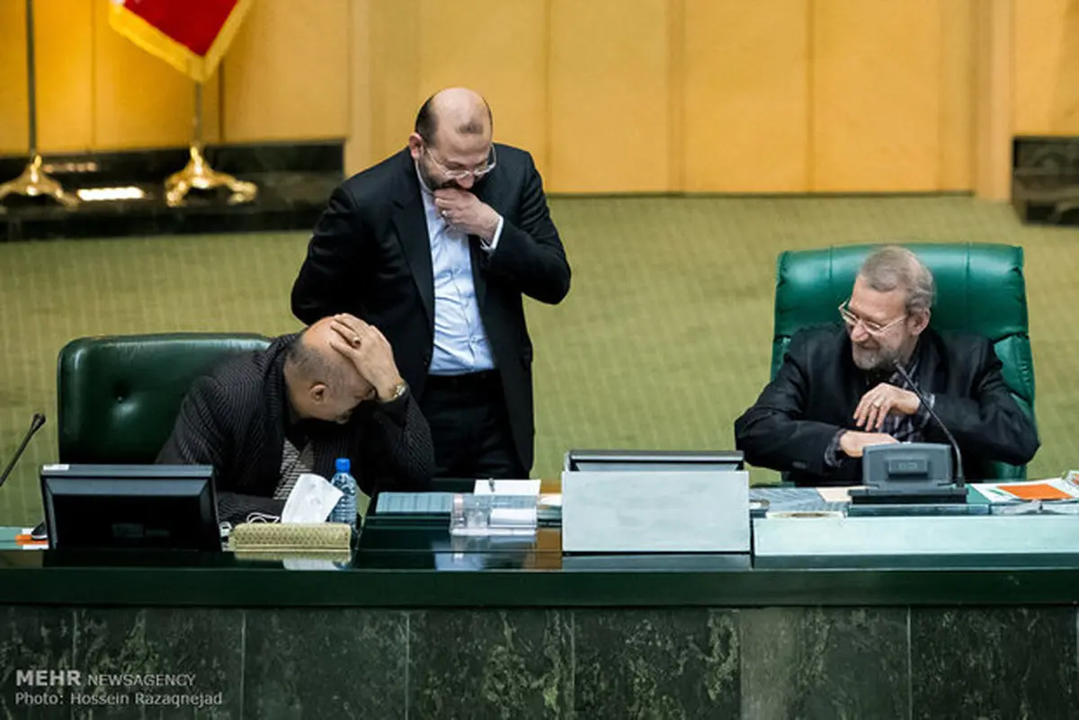 خنده لاریجانی در صحن علنی مجلس/عکس